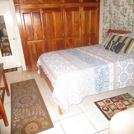 The Residence Portmore Apartments Экстерьер фото
