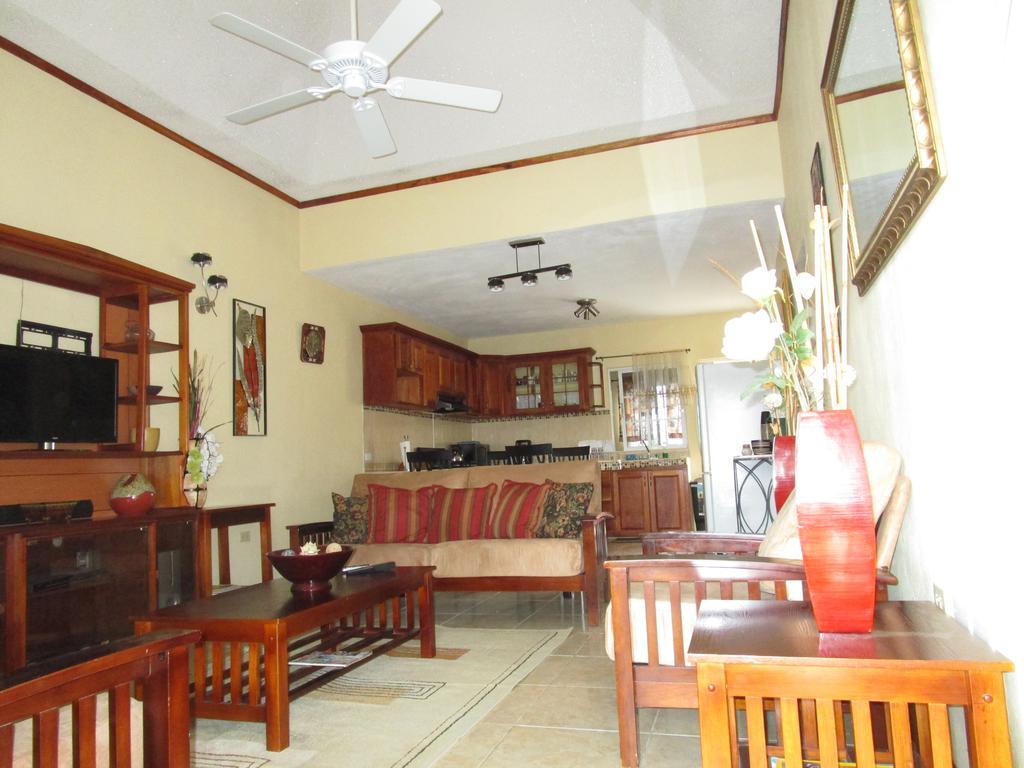 The Residence Portmore Apartments Экстерьер фото