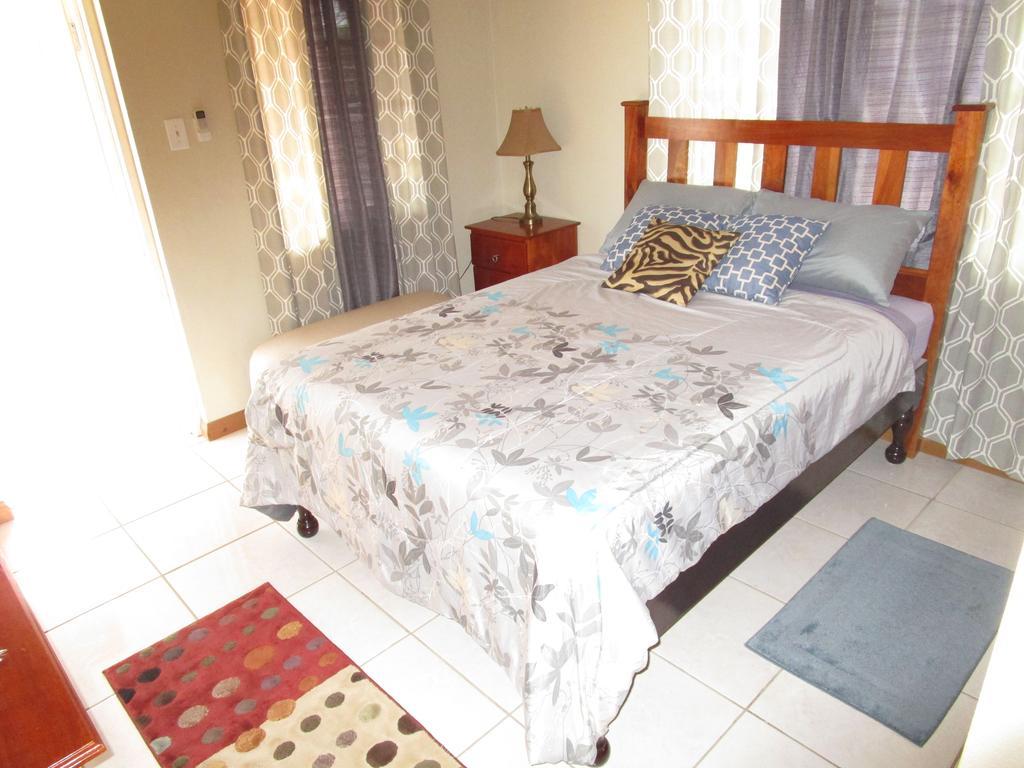 The Residence Portmore Apartments Экстерьер фото