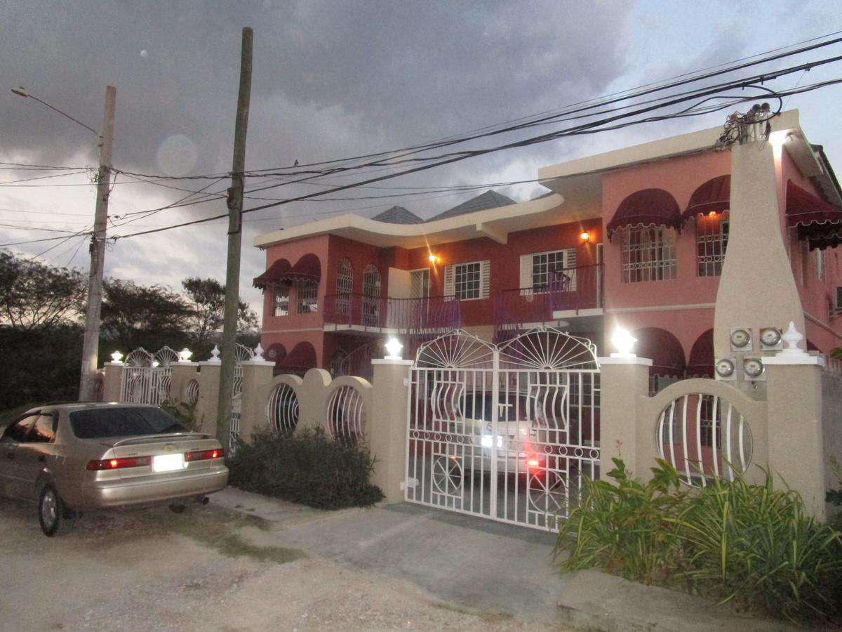The Residence Portmore Apartments Экстерьер фото