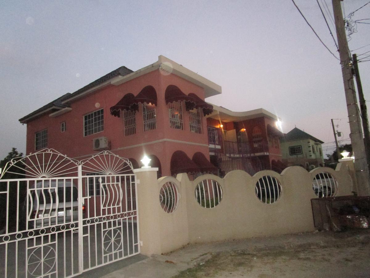 The Residence Portmore Apartments Экстерьер фото