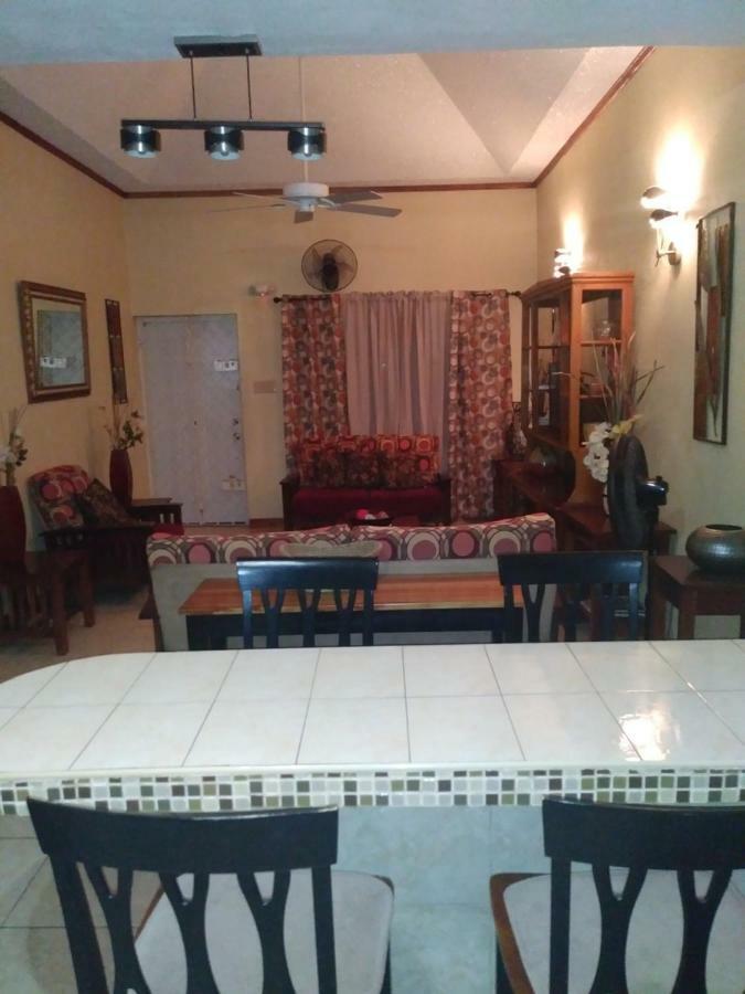 The Residence Portmore Apartments Экстерьер фото